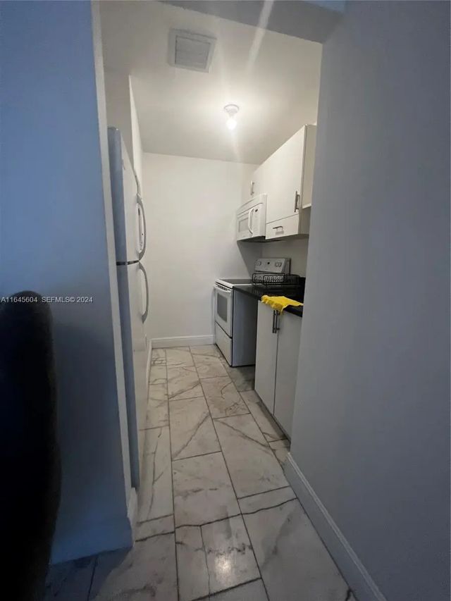 4 of 12 - 920 Jefferson Avenue #3, Miami Beach, FL
