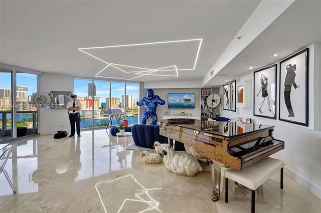 21200 Point Place #1204, Aventura