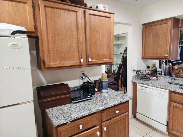 4 of 18 - 393 Sw 35th Street #393, Palm City, FL