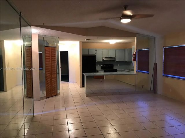 5 of 17 - 725 Nw 19th Terrace, Fort Lauderdale, FL
