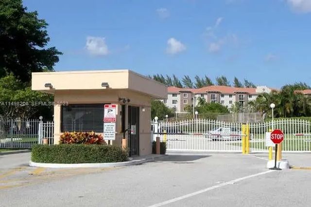 480 Executive Center Drive #4l, West Palm Beach