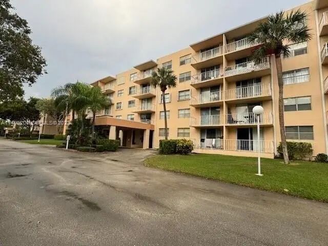 2 of 16 - 480 Executive Center Drive #4l, West Palm Beach, FL