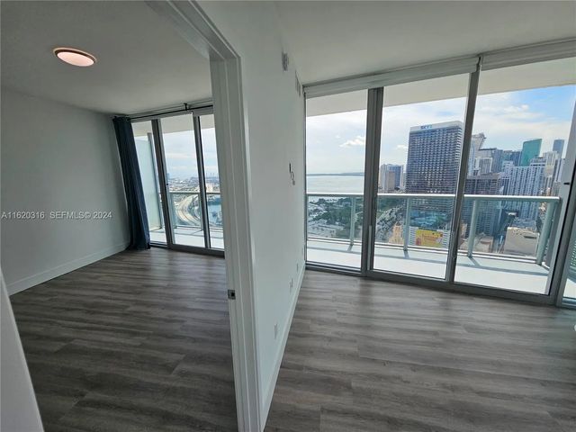 5 of 37 - 888 Biscayne Boulevard #2701, Miami, FL