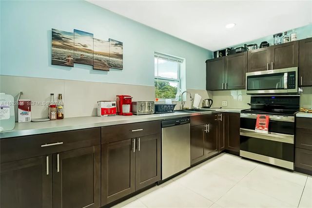 3 of 70 - 216 Sw 6th Street, Hallandale Beach, FL