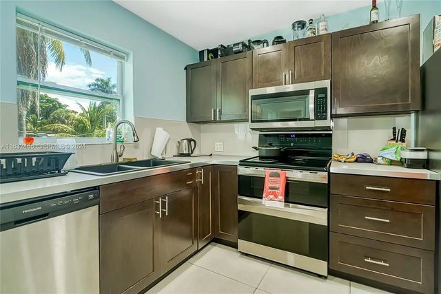4 of 70 - 216 Sw 6th Street, Hallandale Beach, FL