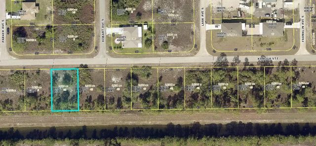 1018 Kanuga Street E, Lehigh Acres