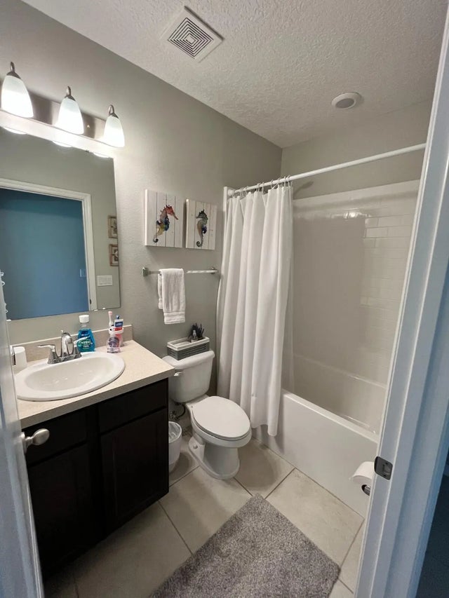 Photo of Listing #R10795105