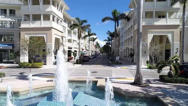 Photo of Listing #R10911295