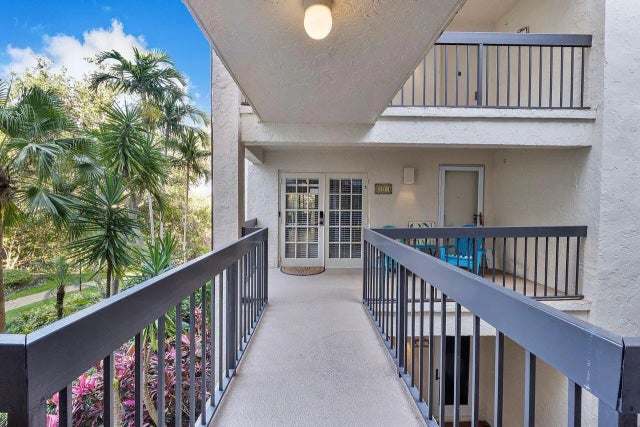 Photo of Listing #R10992174