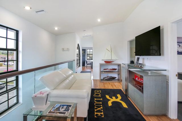4 of 27 - 710 E Hillsboro Boulevard #2, Deerfield Beach, FL