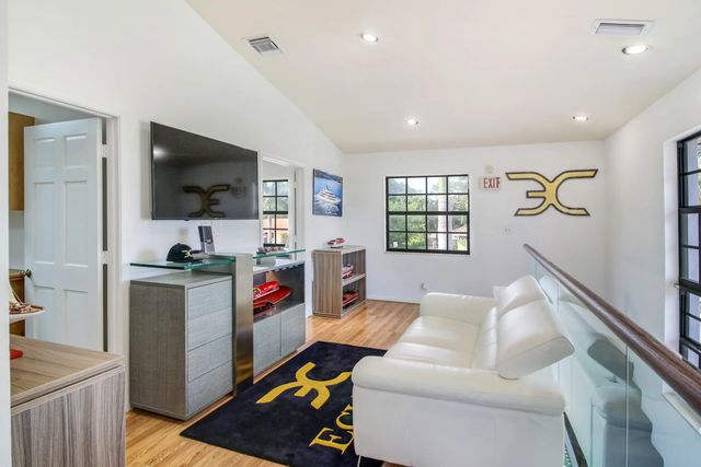 5 of 27 - 710 E Hillsboro Boulevard #2, Deerfield Beach, FL