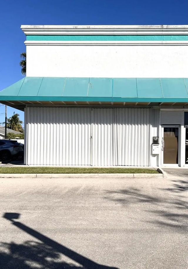 2 of 10 - 324 S Powerline Road, Deerfield Beach, FL