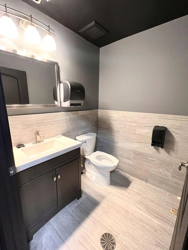 5 of 10 - 324 S Powerline Road, Deerfield Beach, FL