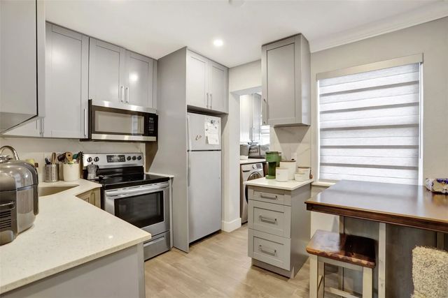 2 of 22 - 2609 Nw 9th Avenue, Wilton Manors, FL