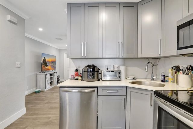 3 of 22 - 2609 Nw 9th Avenue, Wilton Manors, FL