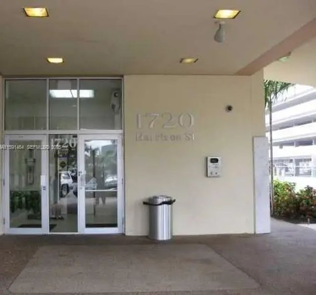 2 of 30 - 1720 Harrison Street #8c, Hollywood, FL