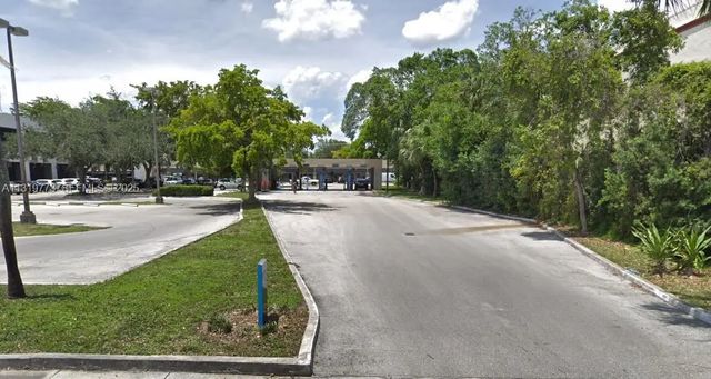 3 of 3 - 900 Ne 125th Street #out Parcel, North Miami, FL