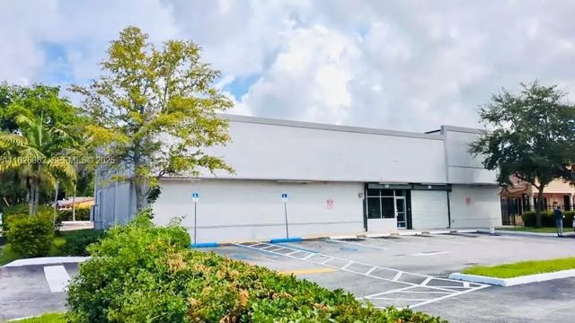 3 of 9 - 16525 Nw 27th Avenue, Miami Gardens, FL