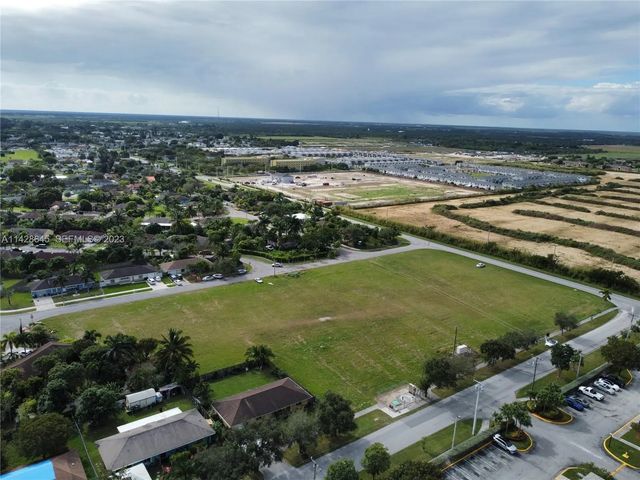 3 of 4 - Davis Parkway, Florida City, FL