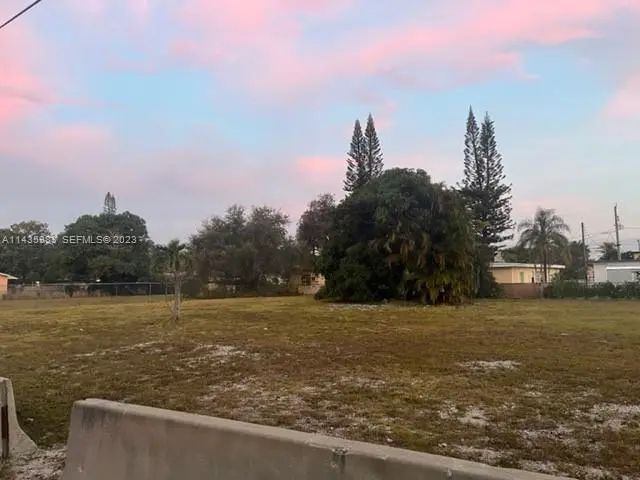 221-229 Se 10 Street, Hallandale Beach