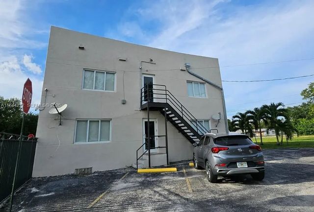 4 of 22 - 2500 Ne 192nd Street, Miami, FL