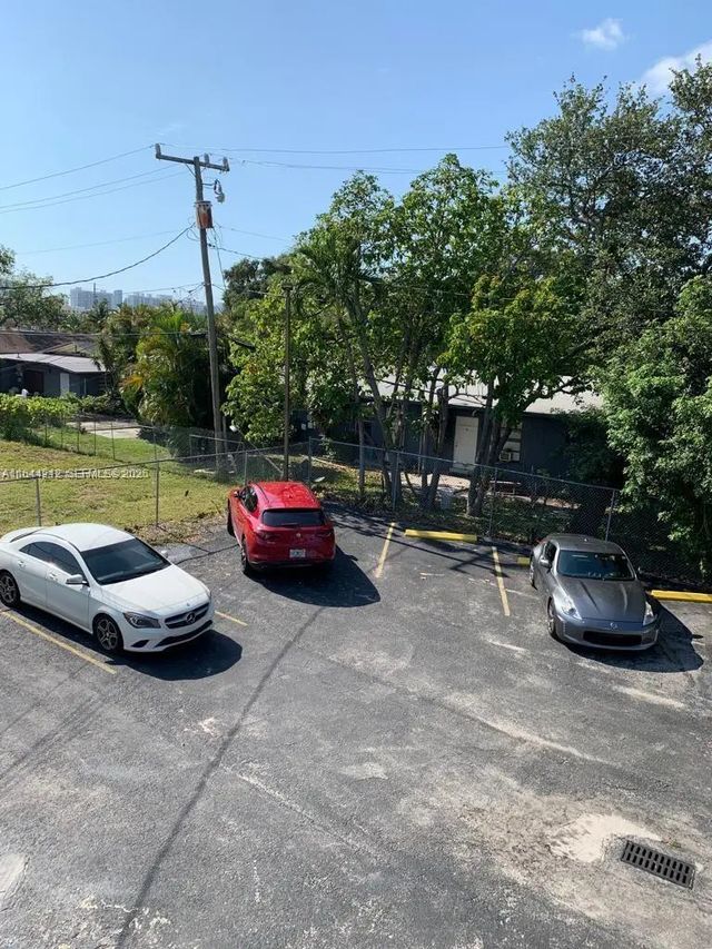 5 of 22 - 2500 Ne 192nd Street, Miami, FL