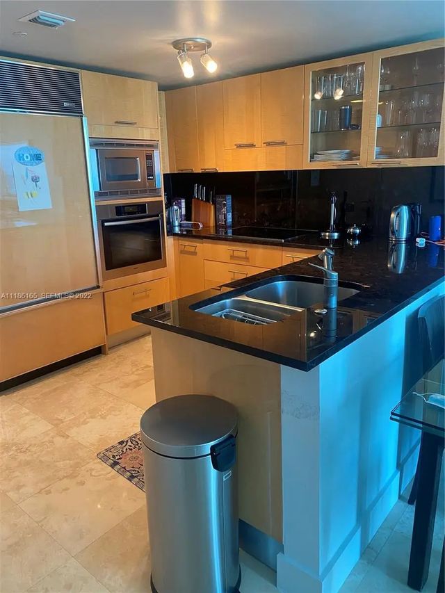 3 of 27 - 6801 Collins Avenue #1102 (door 1111), Miami Beach, FL
