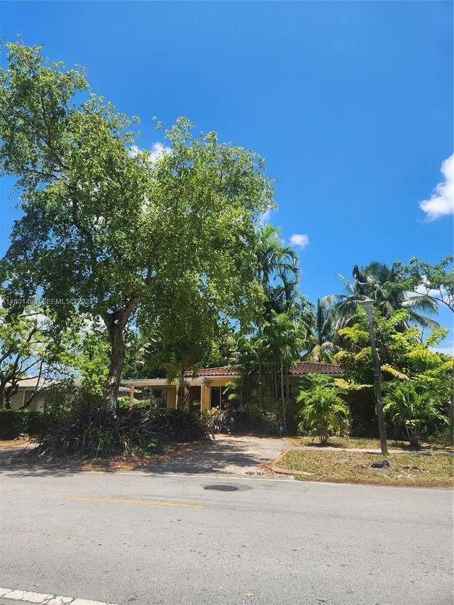 3 of 22 - 13365 Nw 12th Avenue, North Miami, FL
