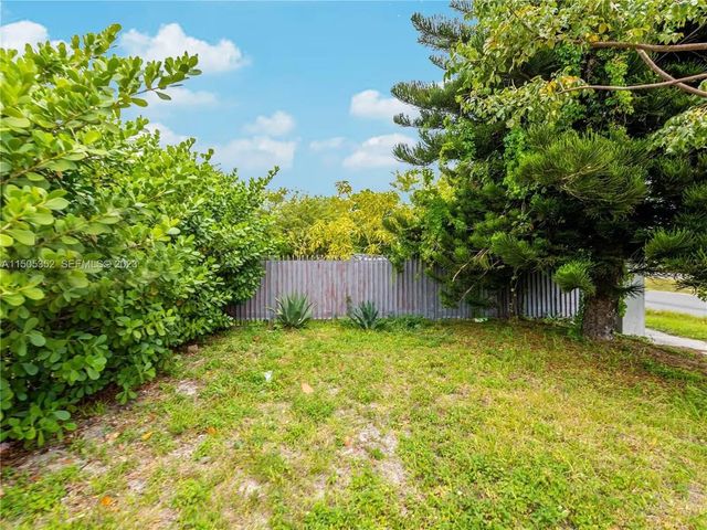 3 of 6 - 400 1st Street, Dania Beach, FL