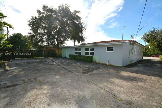 3 of 19 - 16921 Ne 6th Avenue, North Miami Beach, FL
