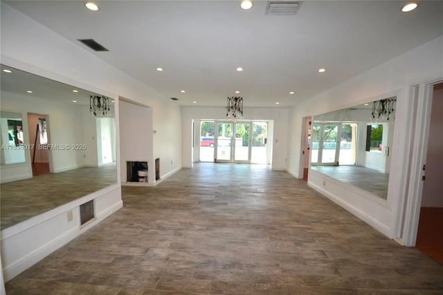 4 of 19 - 16921 Ne 6th Avenue, North Miami Beach, FL
