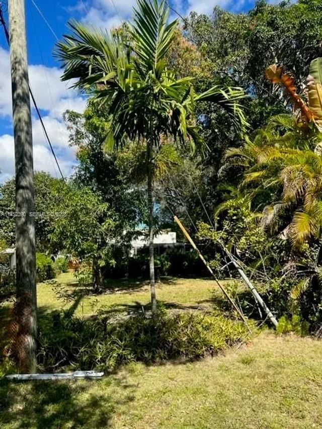 3 of 4 - 821 Ne 120th Street, Biscayne Park, FL