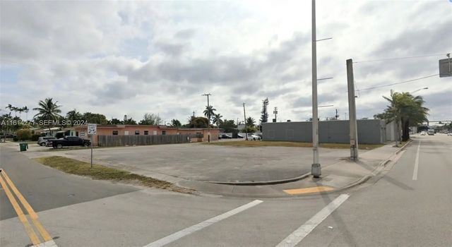 4 of 12 - 1409 S Federal Highway, Dania Beach, FL