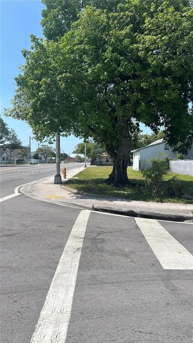 2 of 4 - 6928 Nw 17th Avenue, Miami, FL