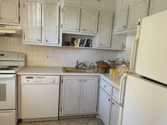 5 of 21 - 7877 Golf Circle Drive #211, Margate, FL