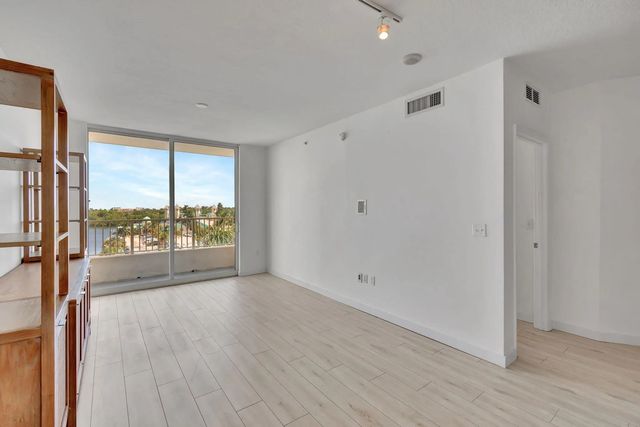 3 of 36 - 100 Ne 6th Street #505, Boynton Beach, FL