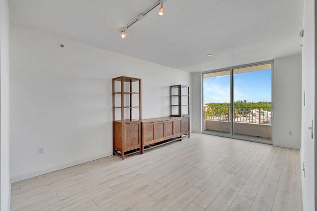 4 of 36 - 100 Ne 6th Street #505, Boynton Beach, FL