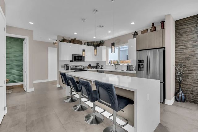 3 of 28 - 807 Sw 7th Avenue, Fort Lauderdale, FL