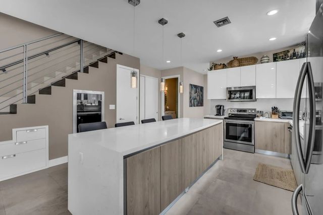 4 of 28 - 807 Sw 7th Avenue, Fort Lauderdale, FL