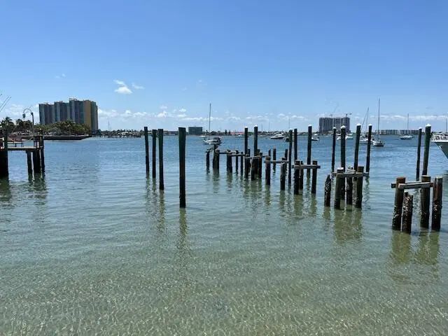 4 of 15 - 2715 Lake Drive, Riviera Beach, FL