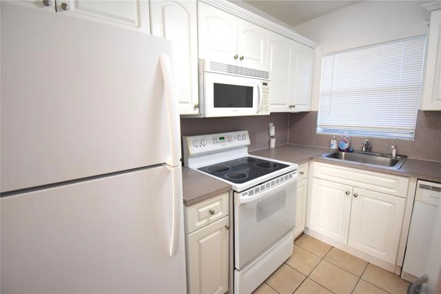 3 of 20 - 3051 Sunrise Lakes Drive #311, Sunrise, FL