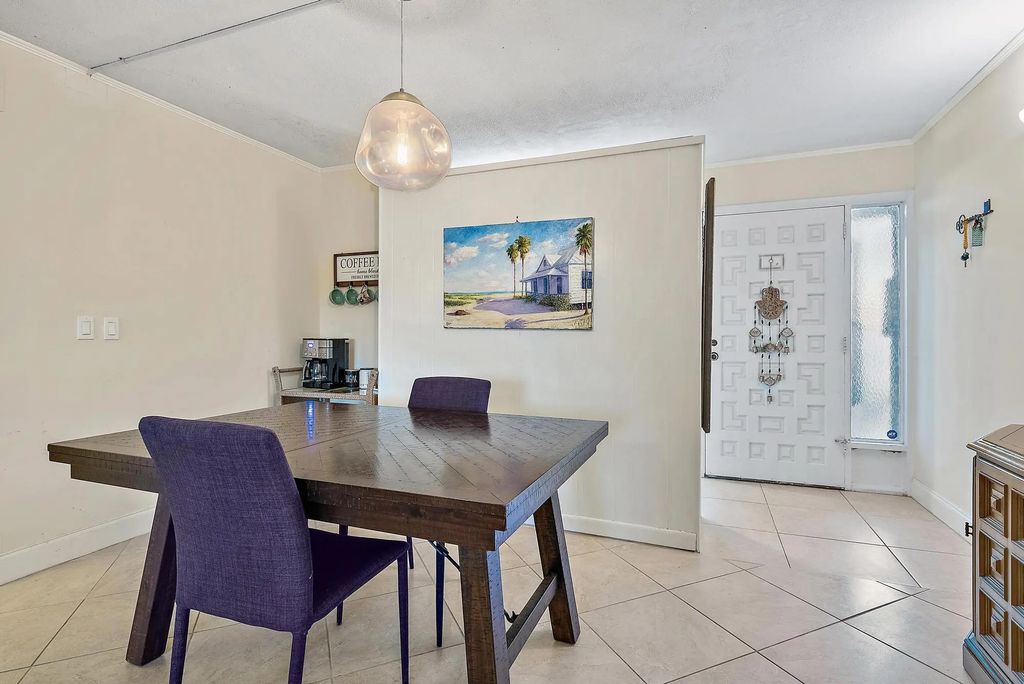 1561 Ne 12th Terrace #c-14, Jensen Beach