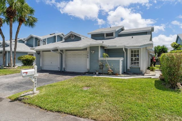 3799 Island Club Circle E, Lake Worth