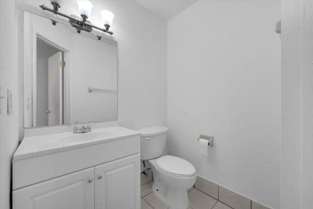 2 of 36 - 4718 Nw 82nd Avenue #1706, Lauderhill, FL