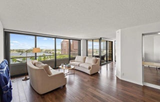 Photo of Listing #R11086143