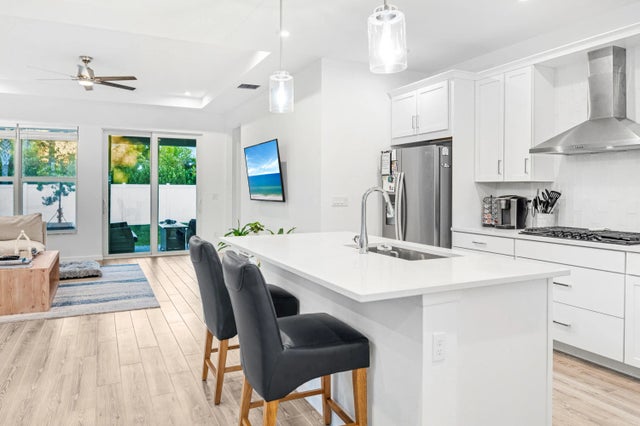 Photo of Listing #R11072984