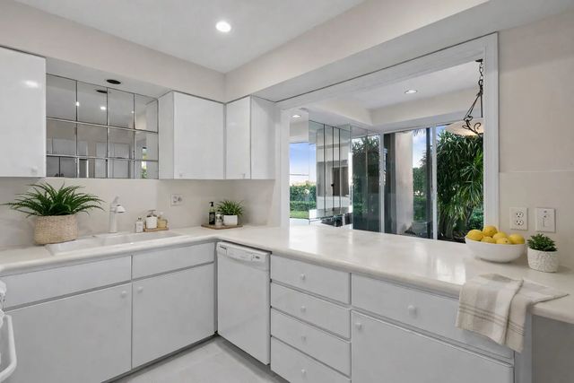 3 of 31 - 108 Lakeshore Drive #140, North Palm Beach, FL