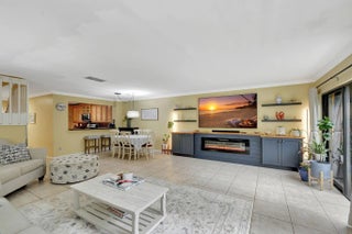 Photo of Listing #F10480027