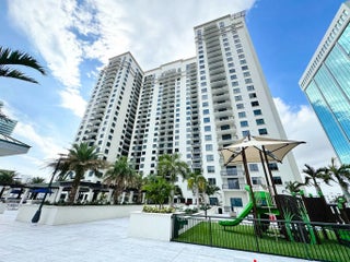 Photo of Listing #R11021496