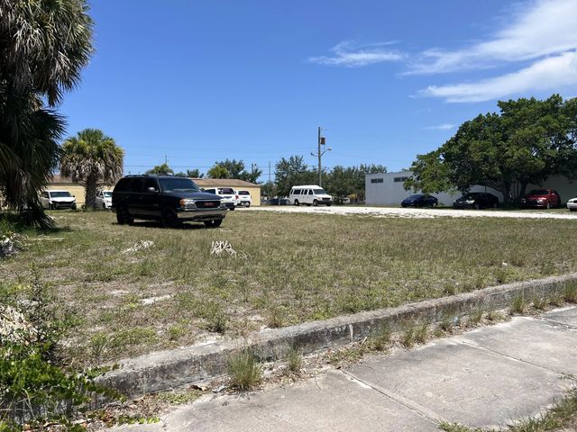 3 of 5 - 534 S 5th Street, Fort Pierce, FL